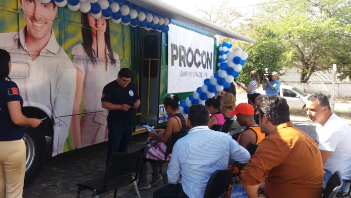 A população acordou cedo para ir ao Procon