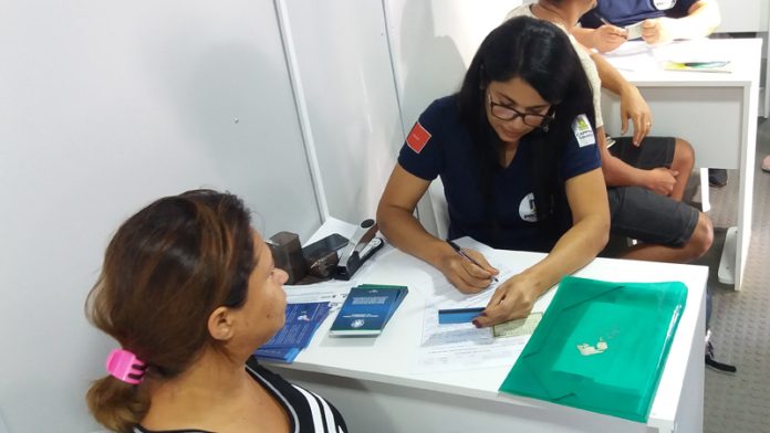 Consumidores resolvendo seus conflitos consumeristas