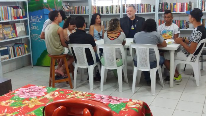 Jovens realizam sabatina sobre Direitos do Consumidor