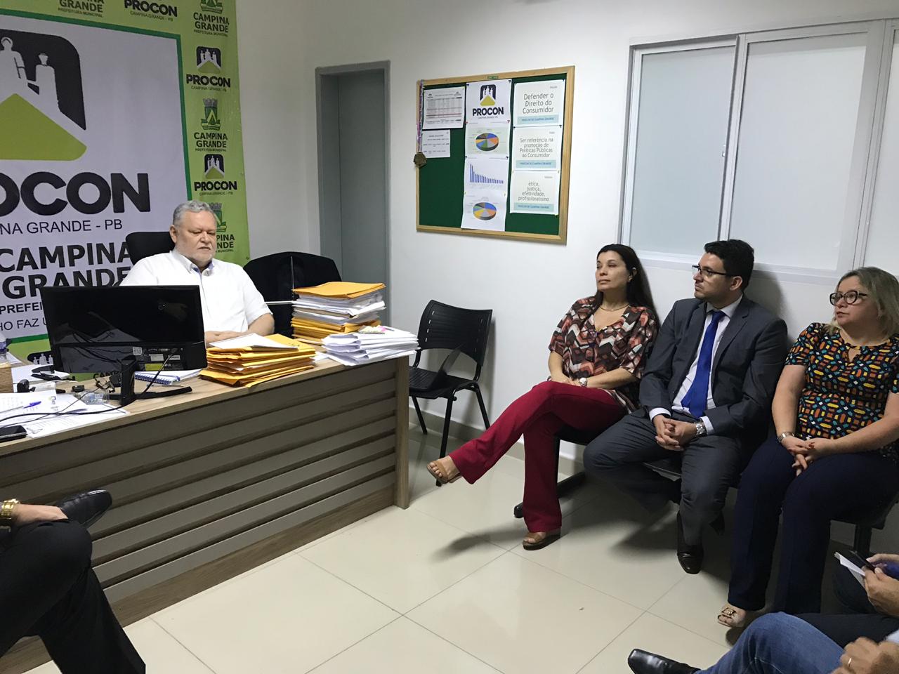 Procon reúne representantes de bancos para cobrar melhorias no atendimento