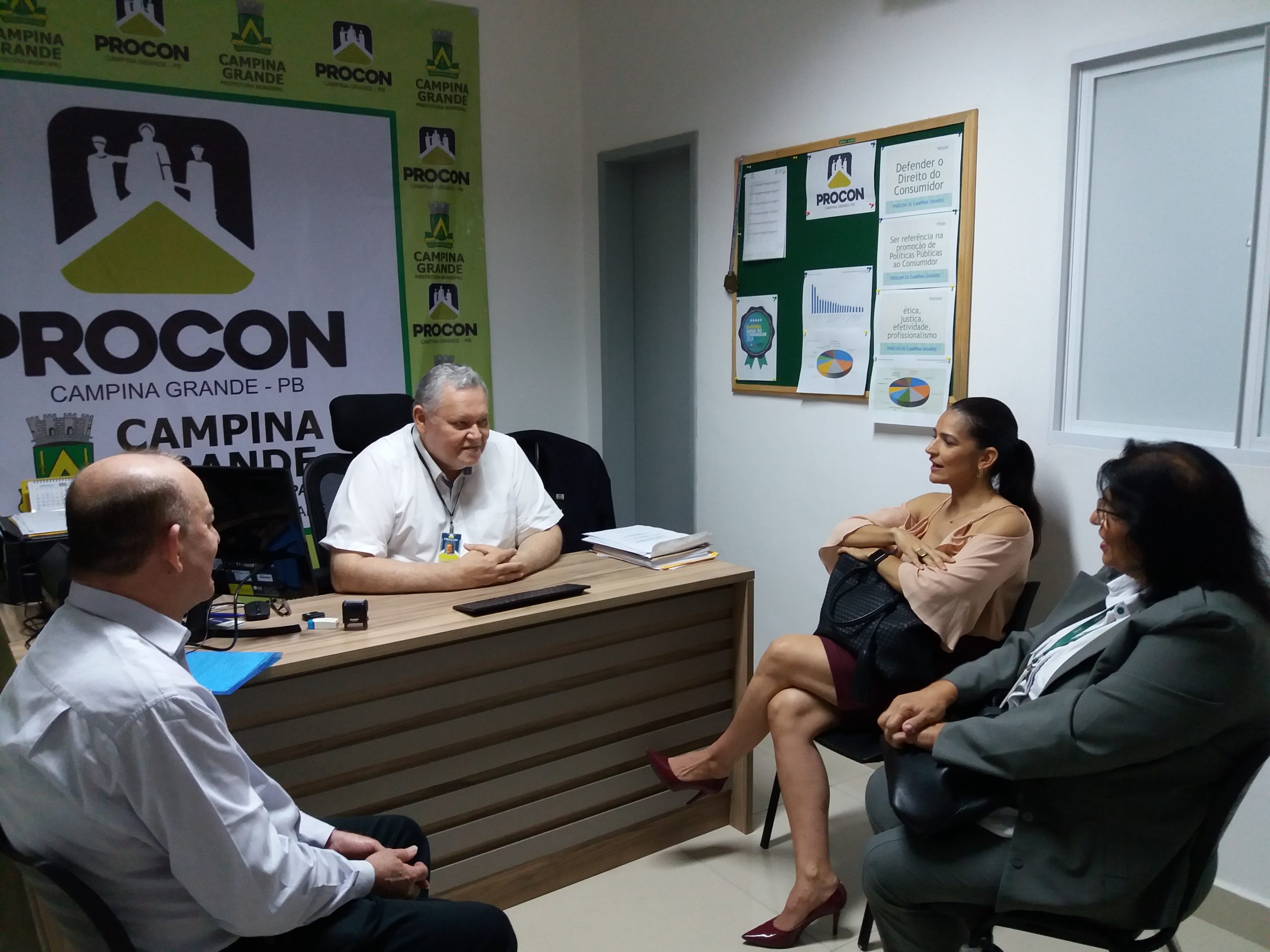 Procon de Campina Grande recebe visita de representantes da diretoria da Unimed