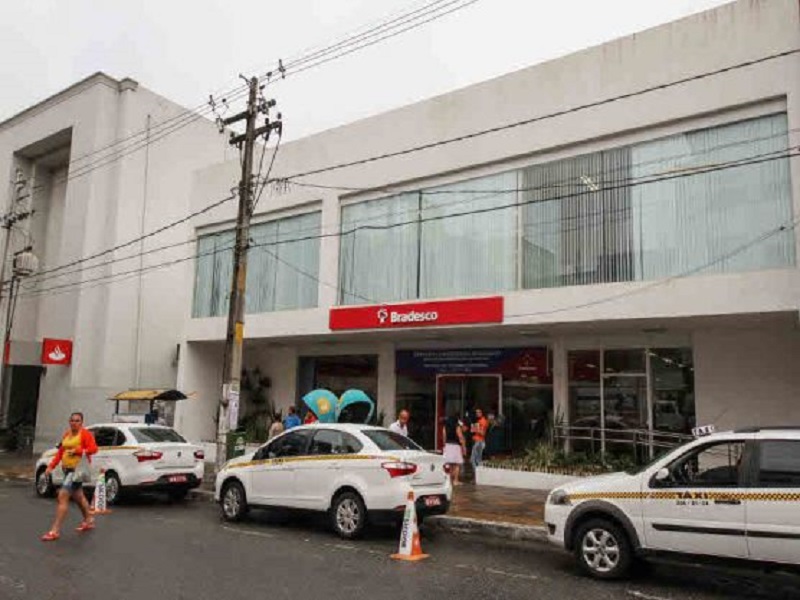 Banco Bradesco é autuado pelo Procon de Campina Grande por falta de dinheiro em caixas