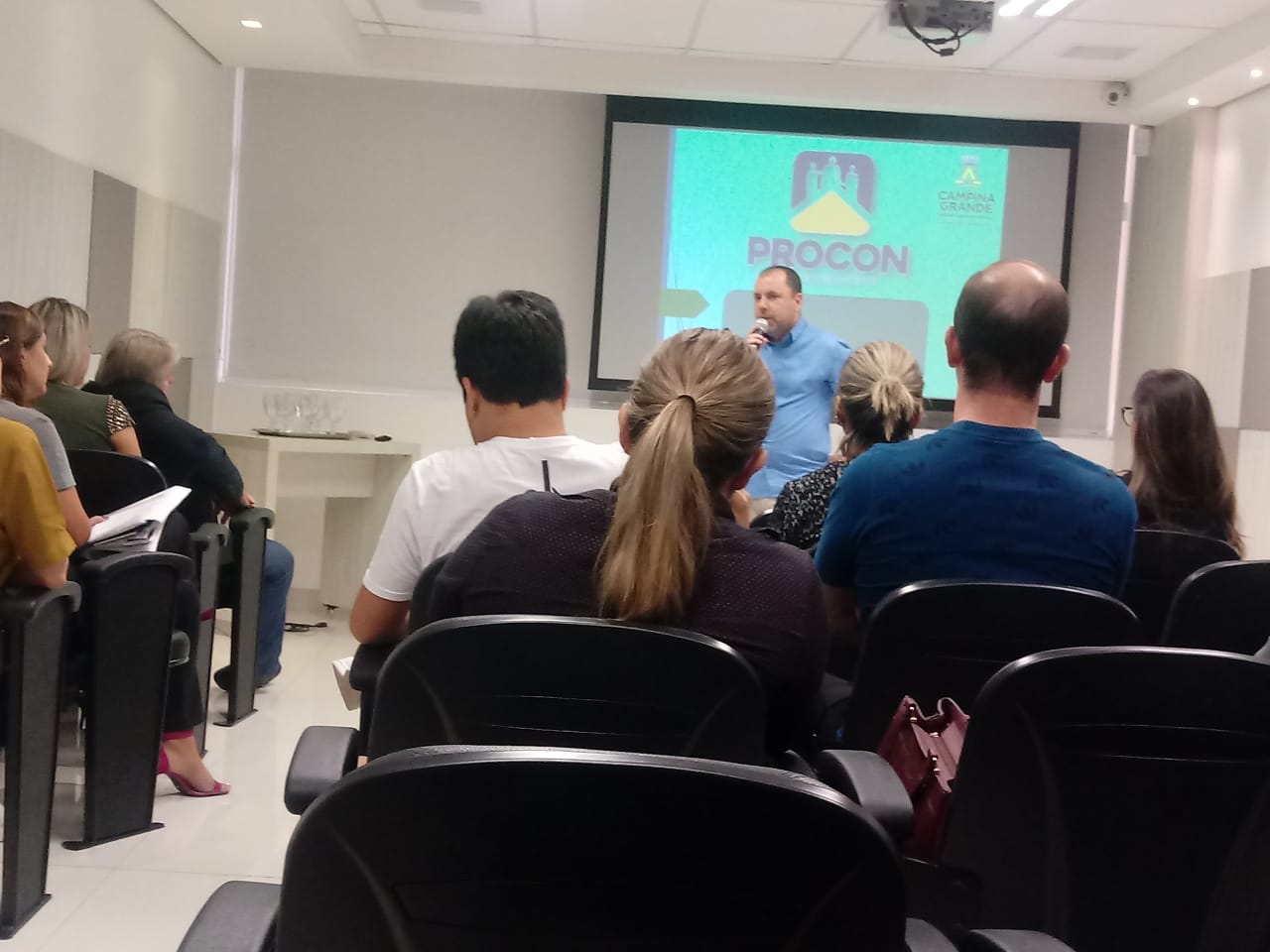 Procon de Campina promove palestra educativa sobre direitos do consumidor para setor calçadista