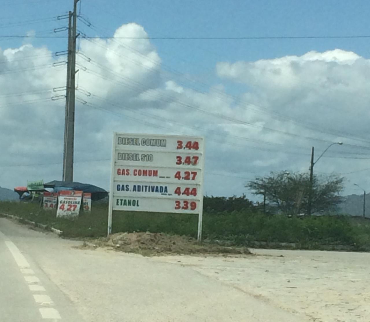 Em 12 meses o preço da gasolina comum reduziu 5,60% em Campina Grande