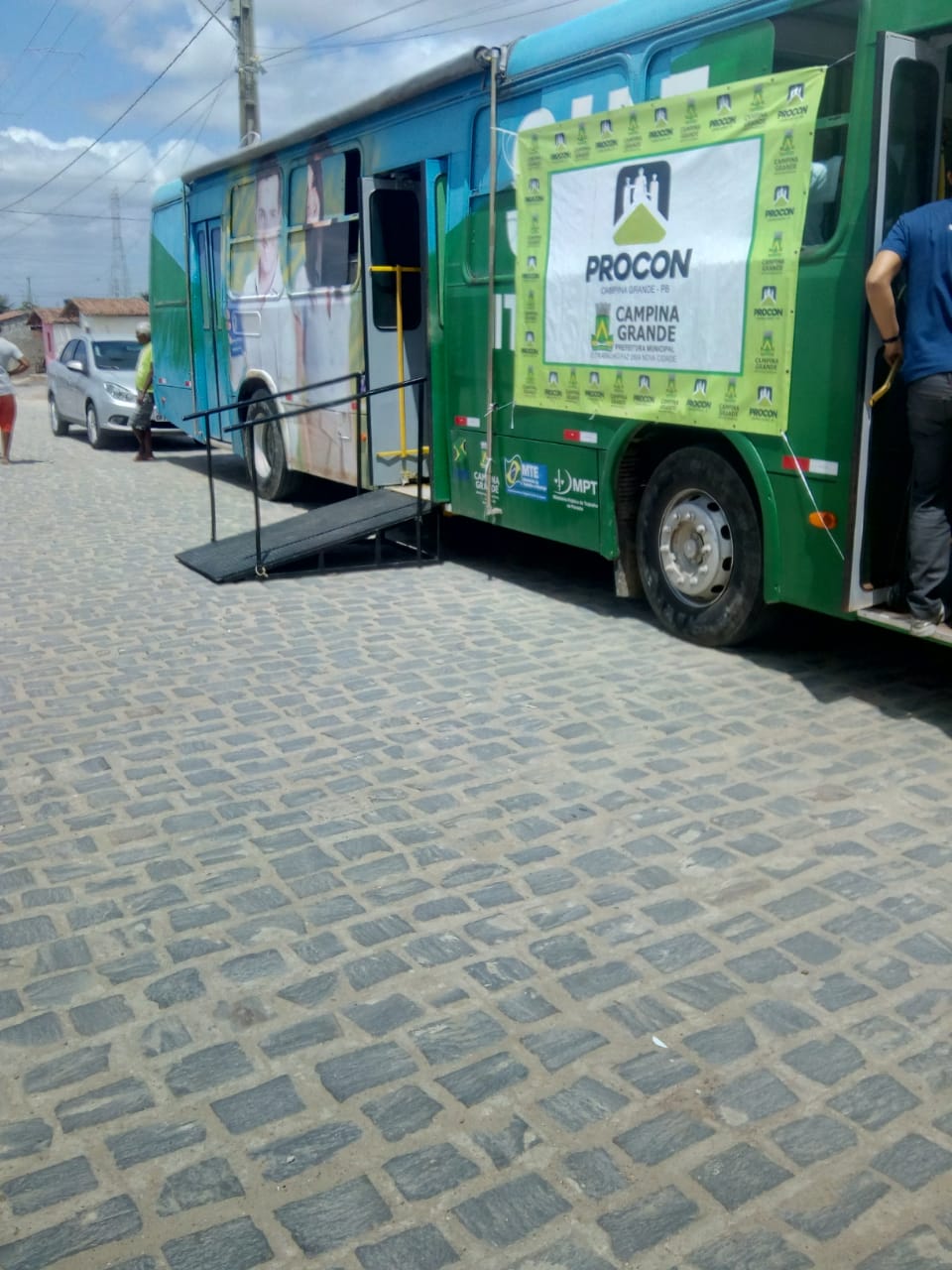 Procon de Campina Grande leva atendimentos à Feira de Benefícios para a Pessoa Idosa