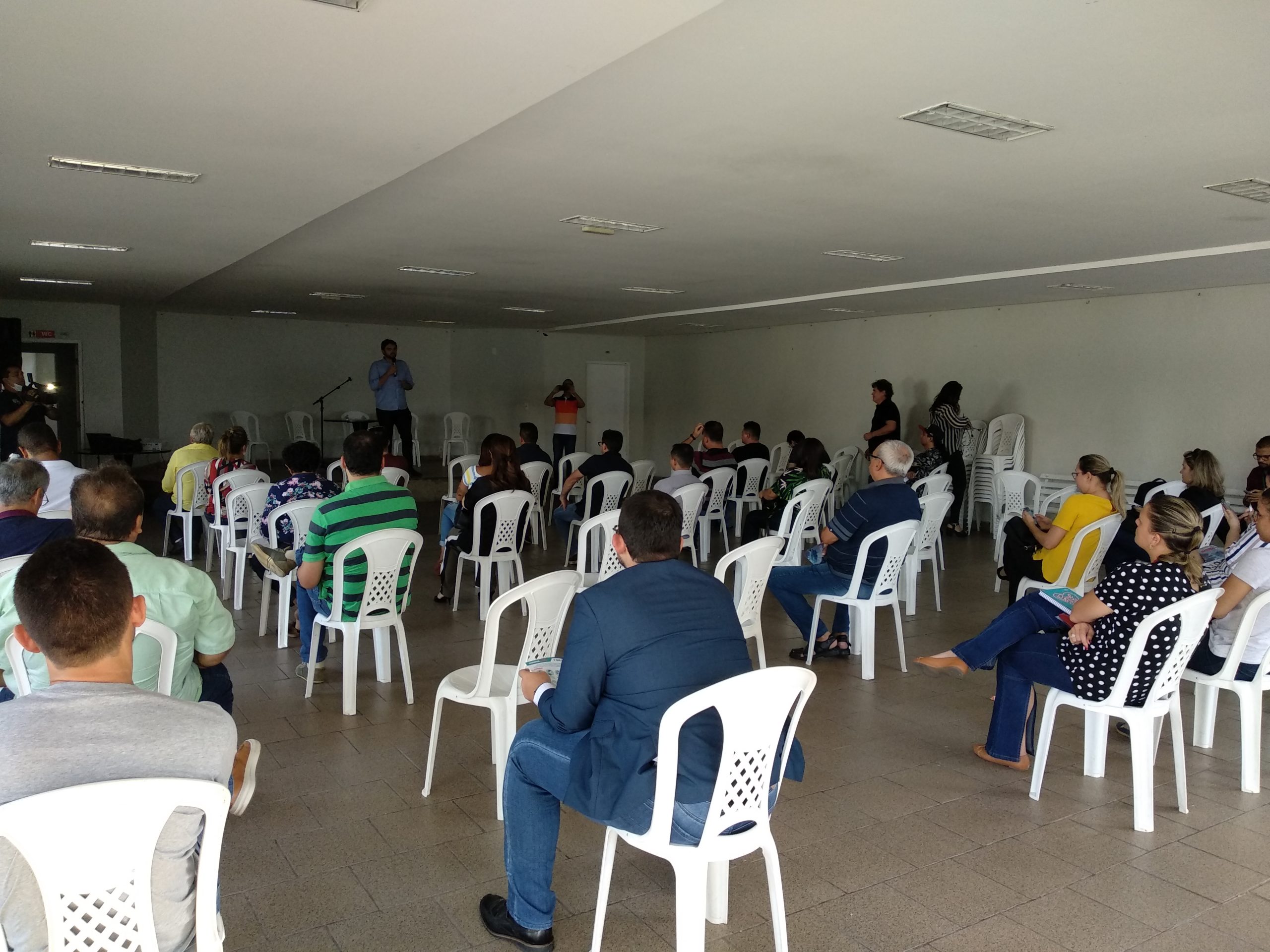 Coordenador do Procon dá exemplo de prevenção ao coronavírus e participa de evento por telefone