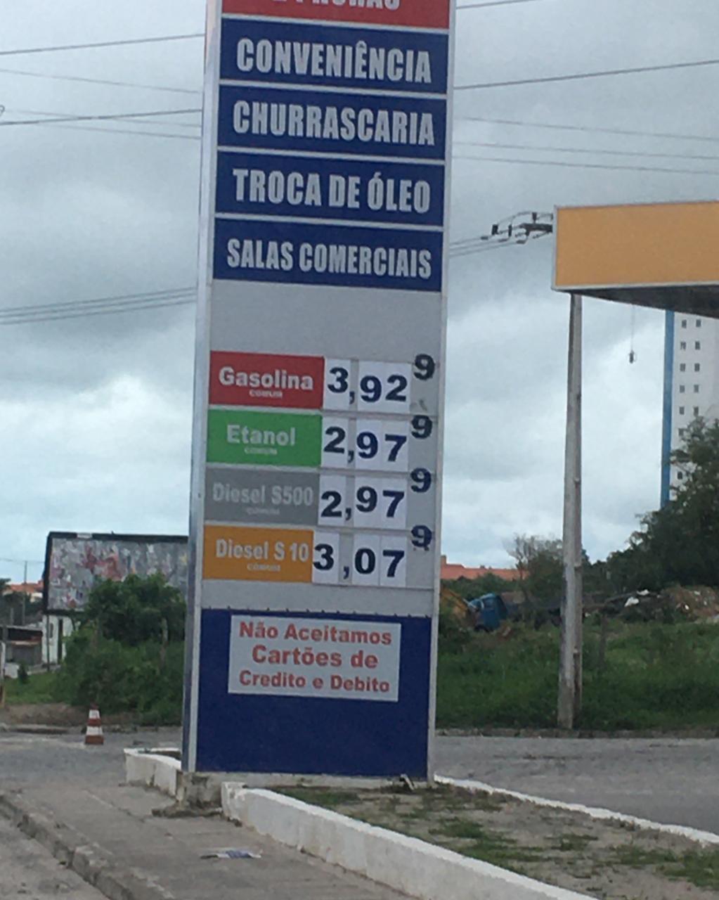 51% dos postos de combustíveis em Campina Grande vendem gasolina comum a R$ 3,95