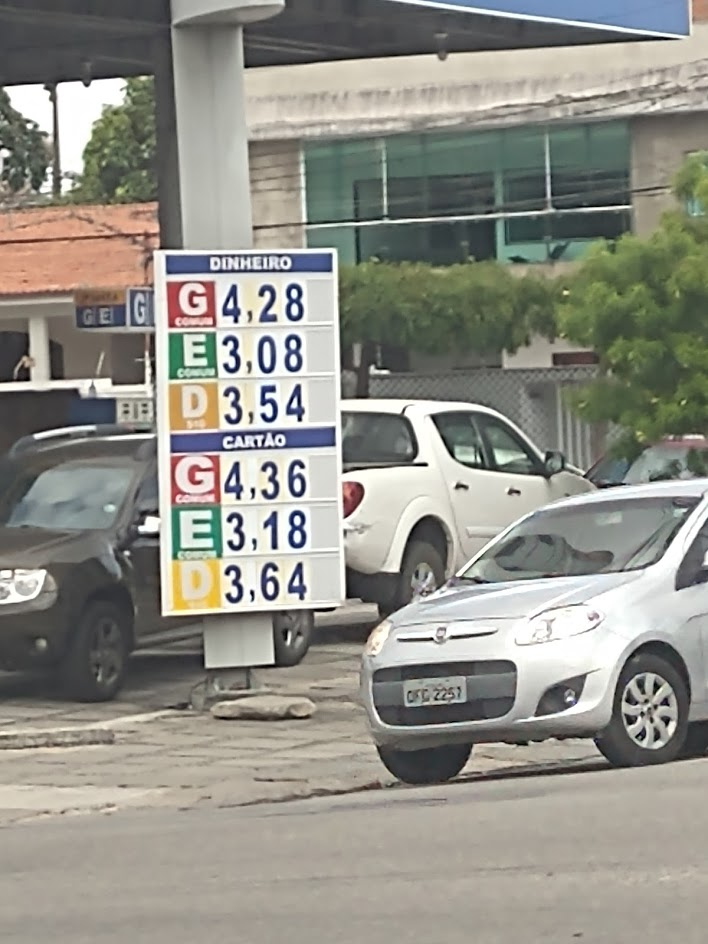 Pesquisa do Procon Municipal mostra que em 12 meses o preço médio da gasolina caiu 0,76% e do diesel 3,61%
