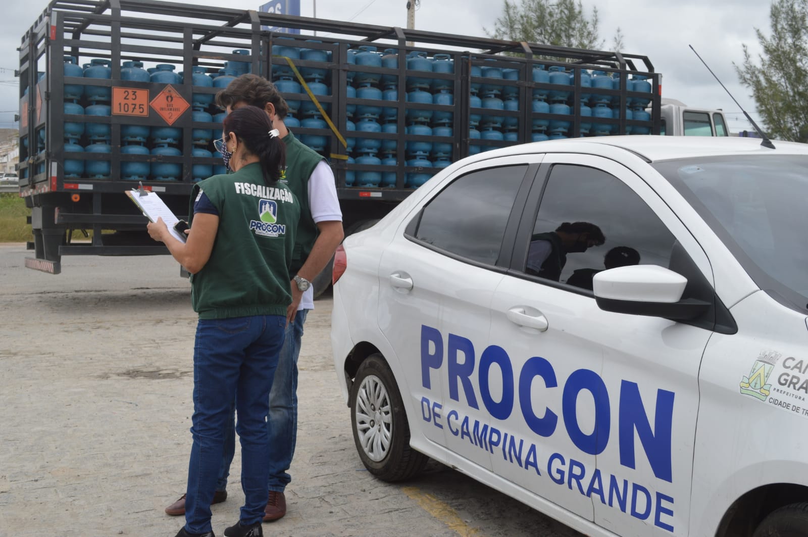 Garrafão de água mineral pode ser comprado por R$ 5,00 e botijão de gás de cozinha por R$ 83,00, aponta Procon de Campina Grande