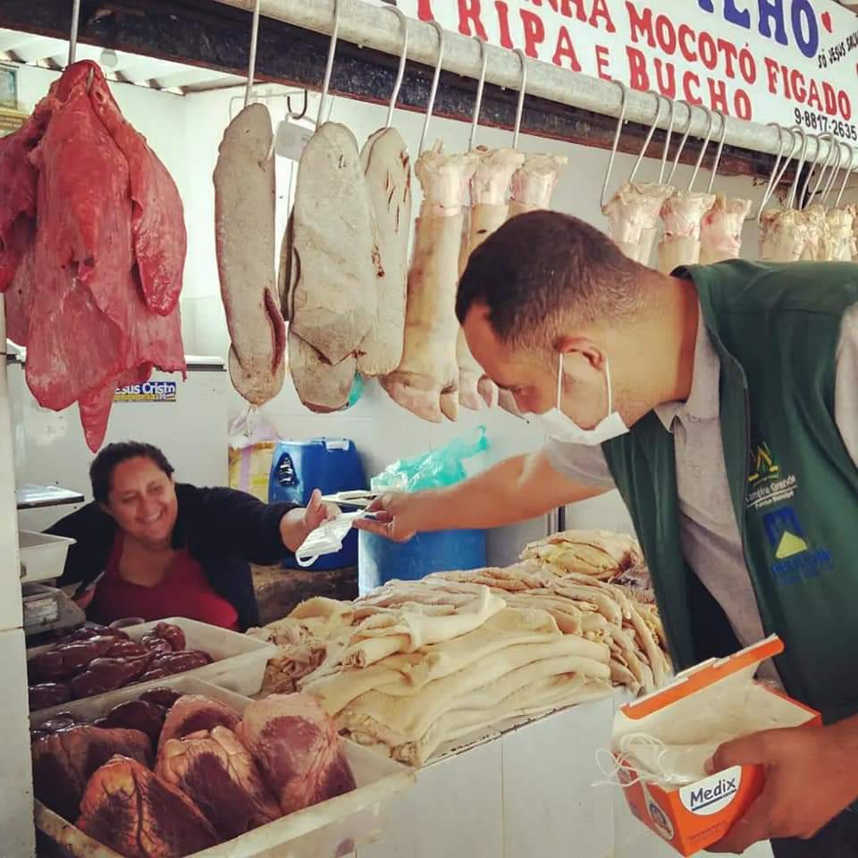 Covid19: Procon Municipal distribui 8 mil máscaras em feiras livres de Campina Grande