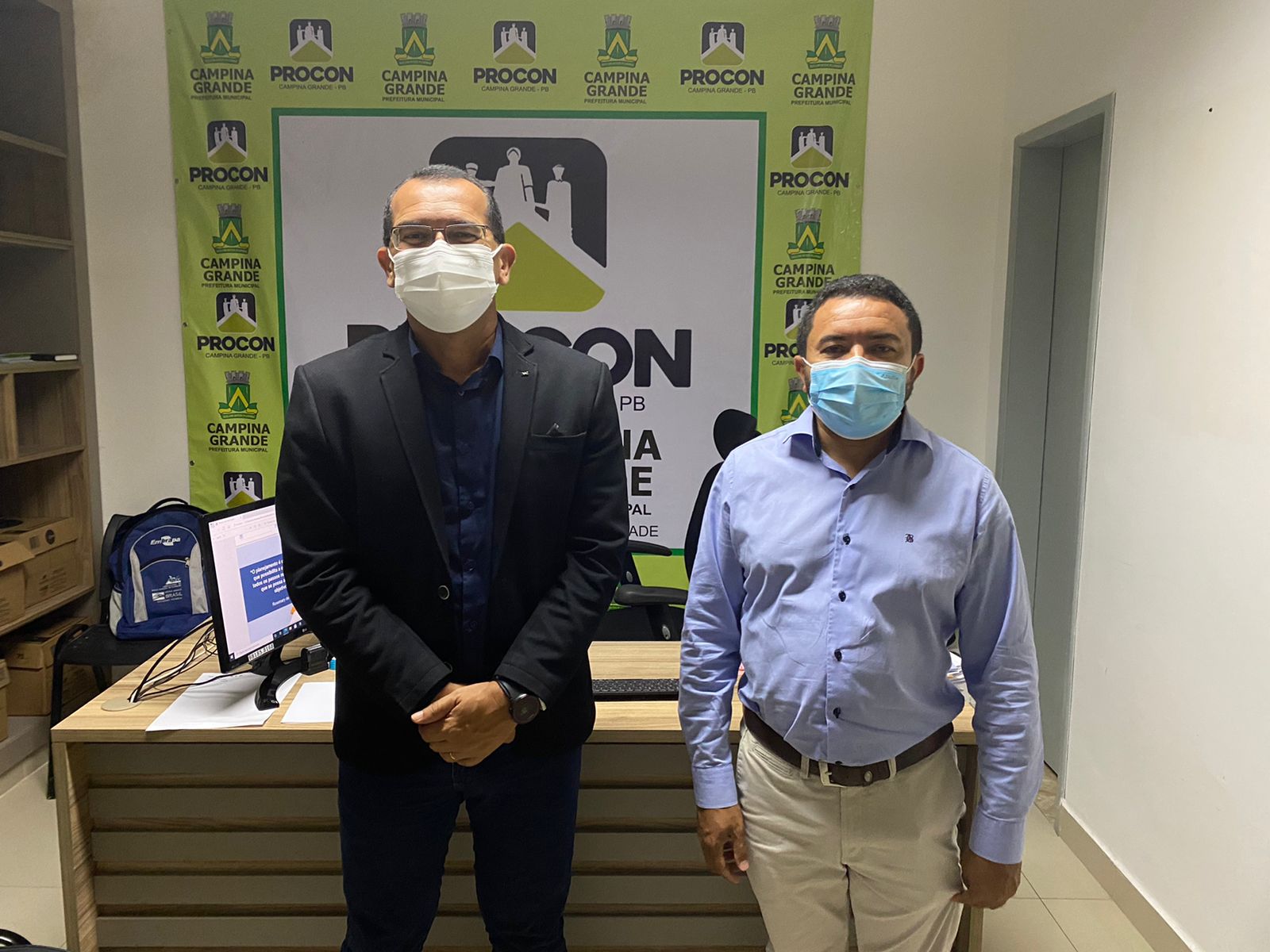 Coordenador do Procon-CG recebe visita do líder do governo na Câmara Municipal