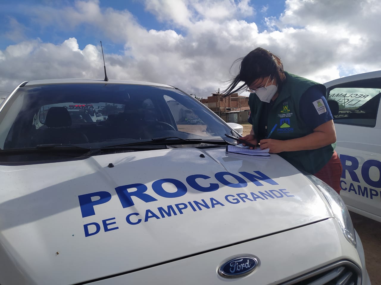 Campinense pode economizar até R$ 18,00 no botijão de gás de cozinha e R$ 9,50 no garrafão de água mineral, aponta Procon-CG