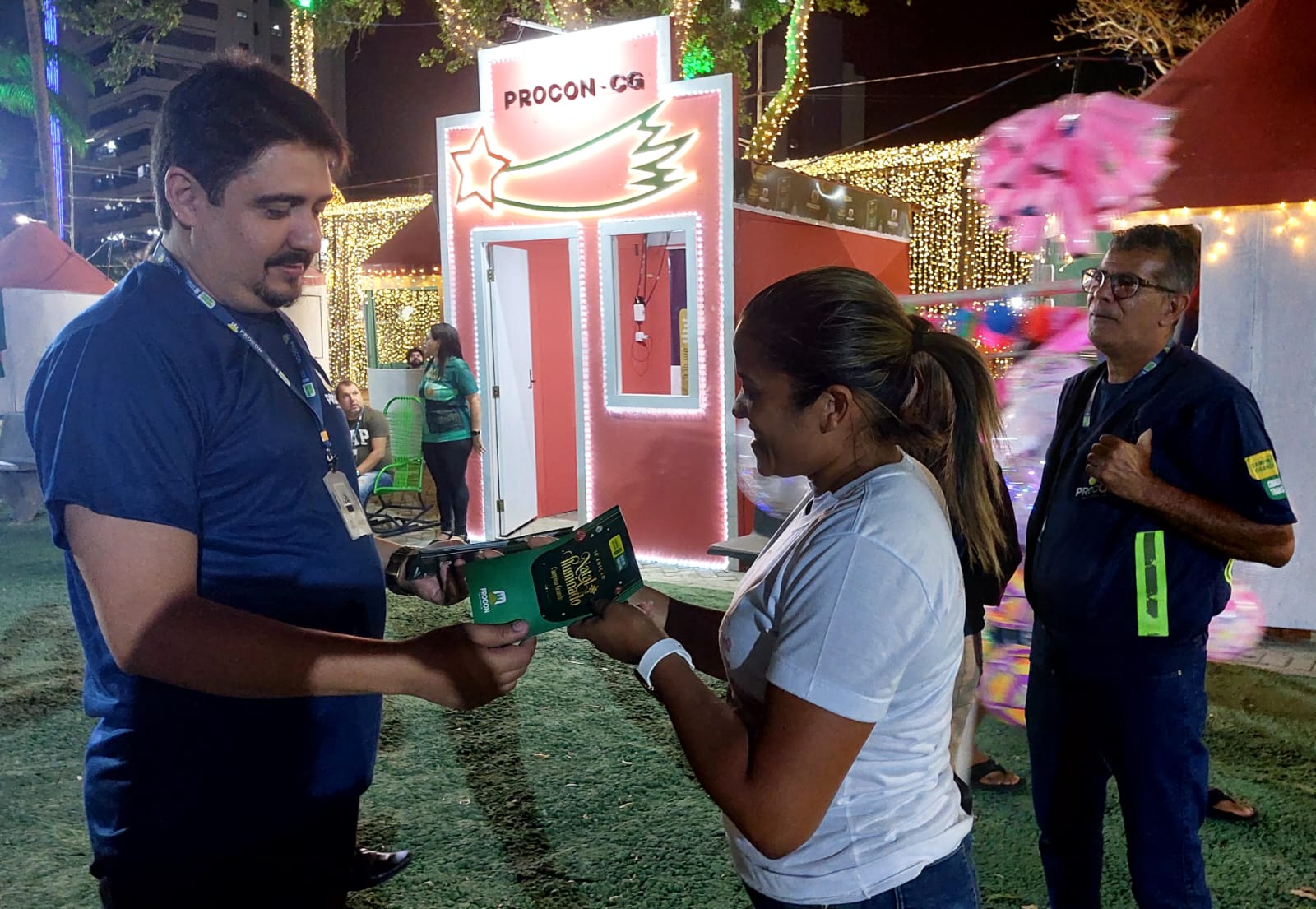 NATAL ILUMINADO 2023: Procon de Campina Grande lança edição especial de folder educativo sobre direitos do consumidor