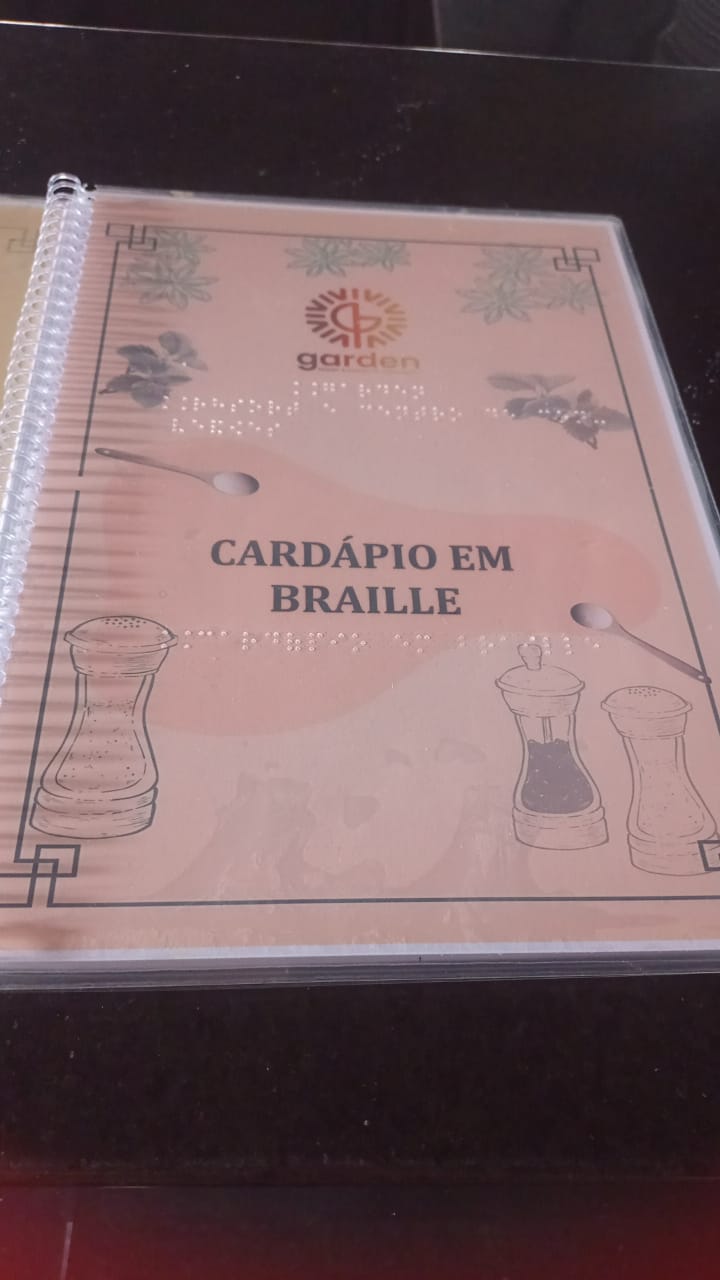 Acessibilidade: Procon de Campina Grande realiza campanha educativa sobre importância do cardápio em Braille