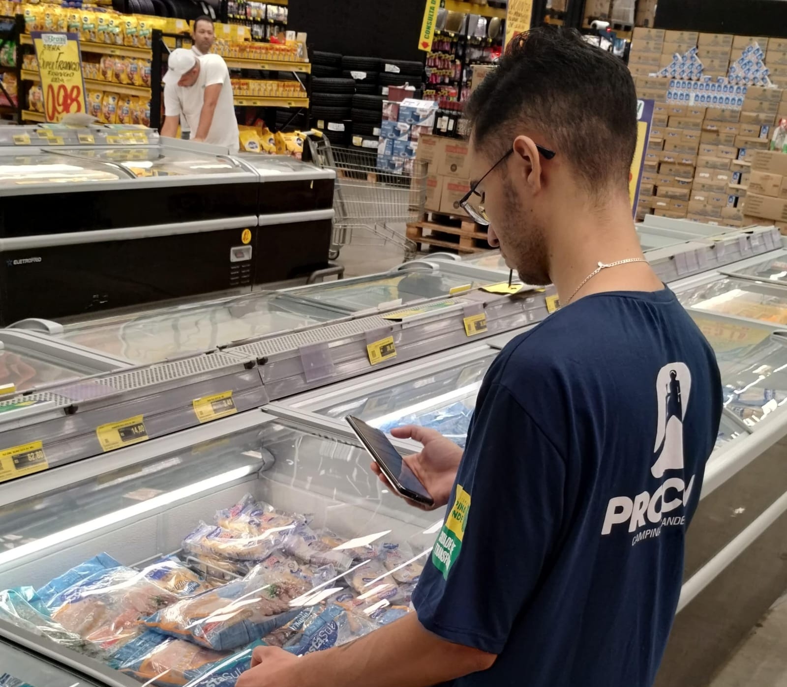 Procon Municipal alerta consumidor para que verifique o prazo de validade dos produtos
