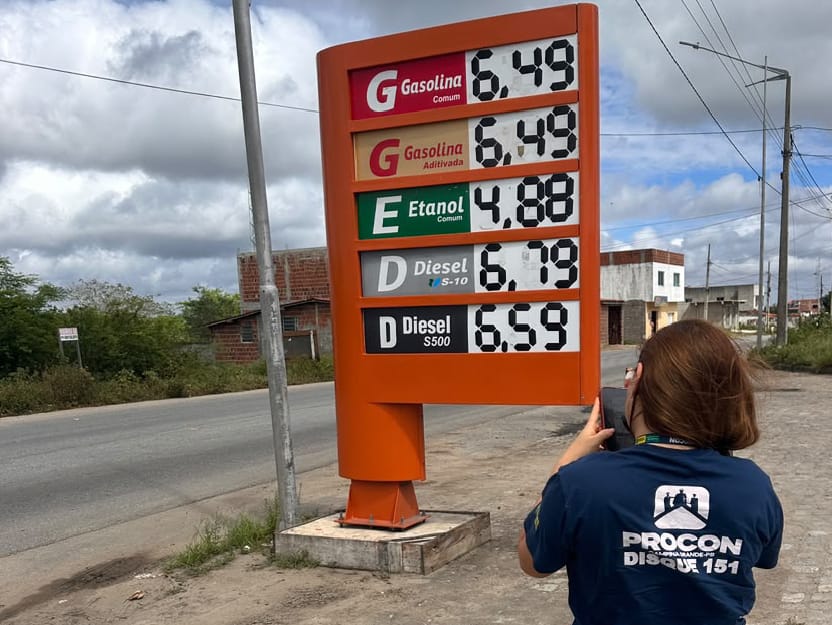 Pesquisa do Procon-CG mostra que consumidor pode pode poupar até R$ 64 por tanque neste mês de julho